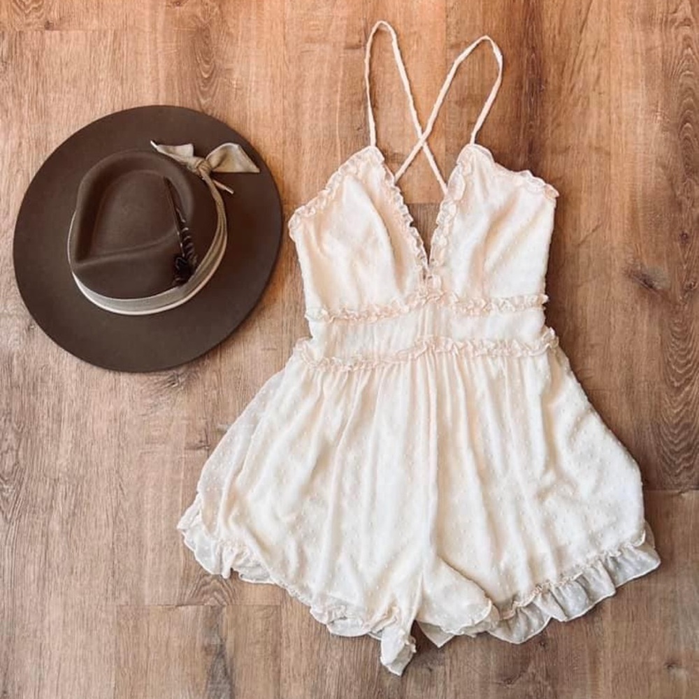 Nwt  ruffle Ivory swiss dot romper nwt cottage core‎ whimsical
